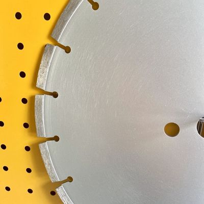 Hoog - de kwaliteit Huachang 7 Duim180×2.4/1.8×10×13t Laser laste Graniet Concreet Droog Scherp Diamond Saw Blade