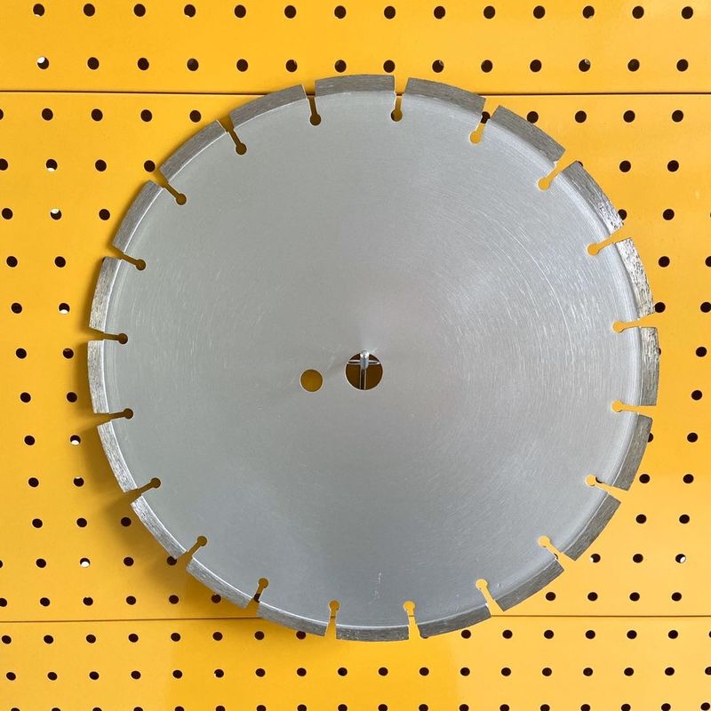 Hoog - de kwaliteit Huachang 7 Duim180×2.4/1.8×10×13t Laser laste Graniet Concreet Droog Scherp Diamond Saw Blade